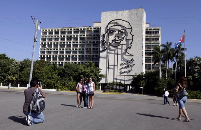 Grupo de turistas en la ciudad de La Habana