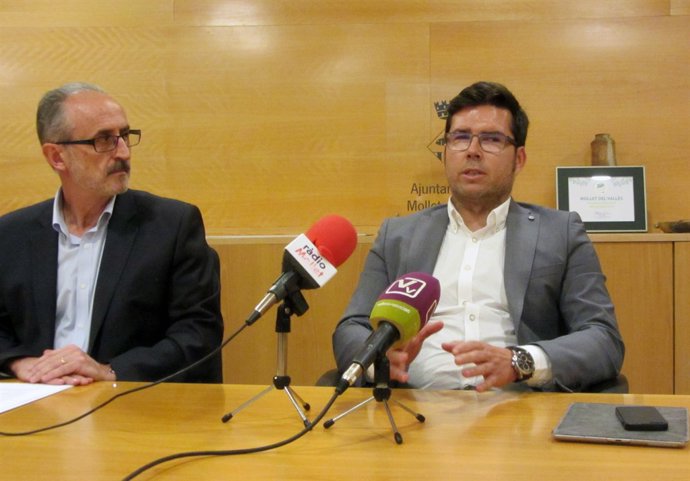 L'alcalde de Mollet, Josep Monràs, i el conseller delegat d'Idneo, Raúl Lucas