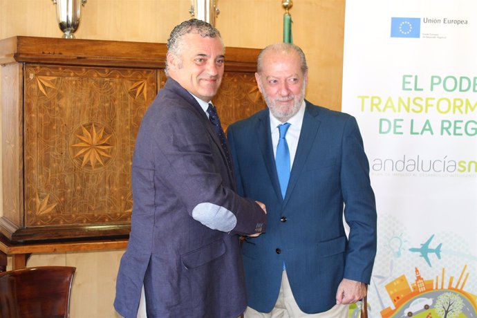 El consejero Javier Carnero y Fernando Rodríguez Villalobos firman un convenio
