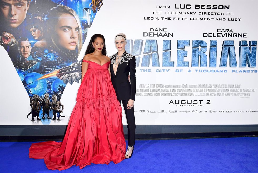 Rihanna y Cara Delevengne en la premiere de Valerian 