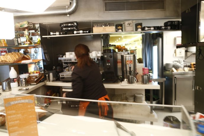 Trabajador, trabajando, camarero, bar, autónomo, consumo, cafetería