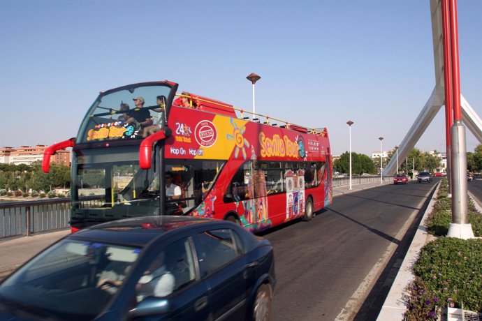 Autobús turístico en Sevilla.
