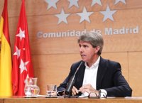 Garrido dice que "lecciones pocas" de Errejón al que la mayoría de españoles conocen por ser "un becario black"