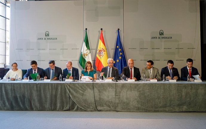 Firma convenio PFEA entre Junta y diputaciones