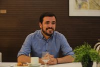 Garzón respeta que Podemos vaya a gobernar Castilla-La Mancha con uno de los 'barones' "más de derechas del PSOE"