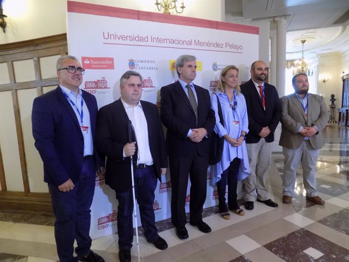 Diputados del Parlamento de Cantabria participan en un curso de la UIMP    