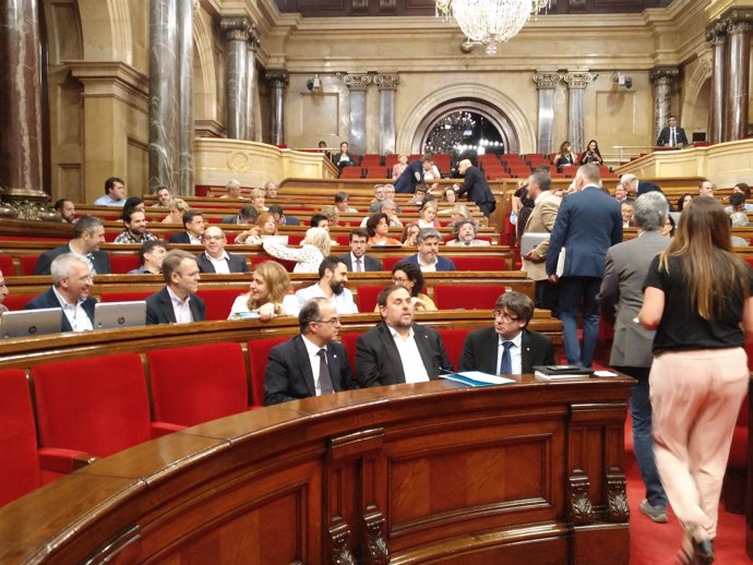 Turull, Junqueras y Puigdemont en el Pleno del Parlament