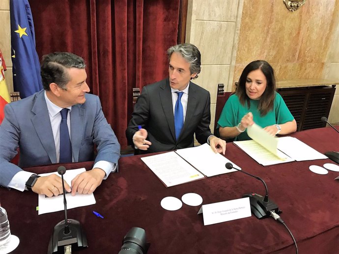 Firma de la prórroga del plan estatal de vivienda en Andalucía