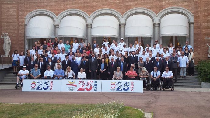 El Rei Felipe VI,  Carles Puigdemont i  Ada Colau en els 25 anys de Barcelona 92