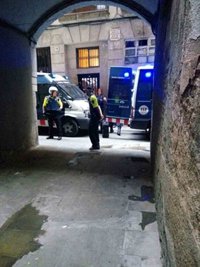 Operación contra el tráfico de drogas en dos pisos del Raval de Barcelona