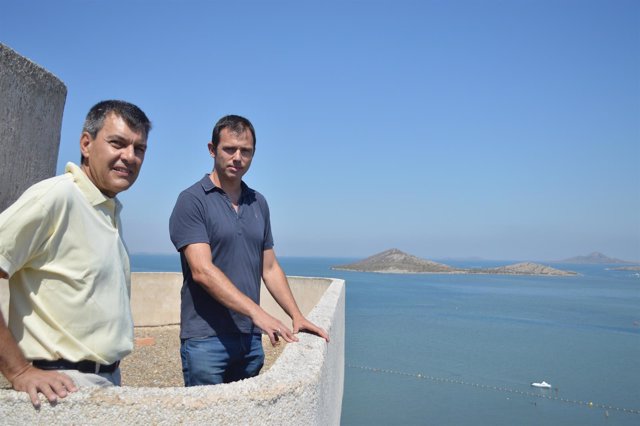 Francisco López Castejón y Javier Gilabert en la zona del Mar Menor