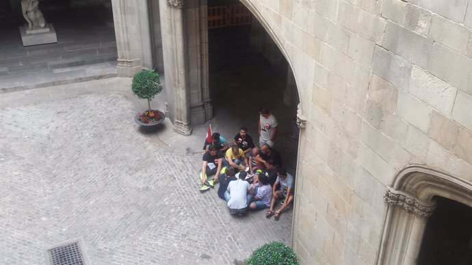 Trabajadores del Bicing entran en el Ayuntamiento de Barcelona