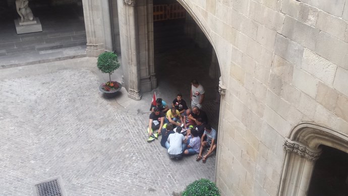 Treballadors del Bicing entren a l'Ajuntament de Barcelona