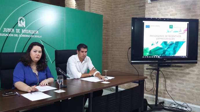 María Esther Gil y Juan Borrego presentan nuevas órdenes de incentivos de IDEA.