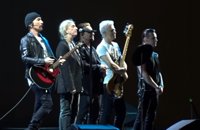 VÍDEO: Patti Smith, invitada sorpresa de U2 en París para cantar Mothers of the Disappeared