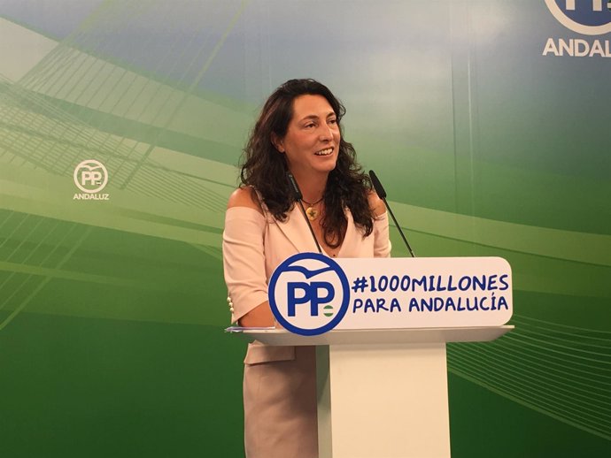 La secretaria general del PP-A, Loles López, en rueda de prensa