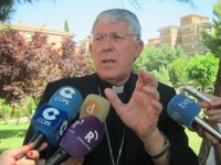 Arzobispo de Toledo niega que la Iglesia use la escuela para "catequizar" y llama a debatir sobre la elección educativa