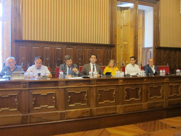 Diputados  del PP en el pleno, sin Moreno                            