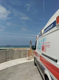 Fallece un hombre cuando se bañaba en la playa de Somo