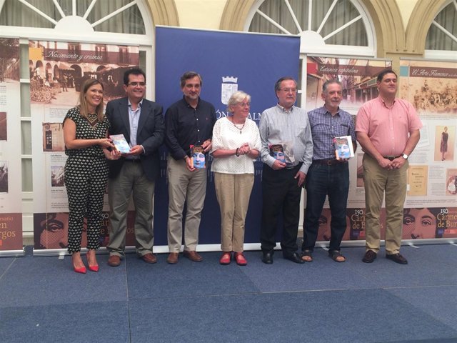 Almería se vuelca con el 150 aniversario del nacimiento de Carmen de Burgos.