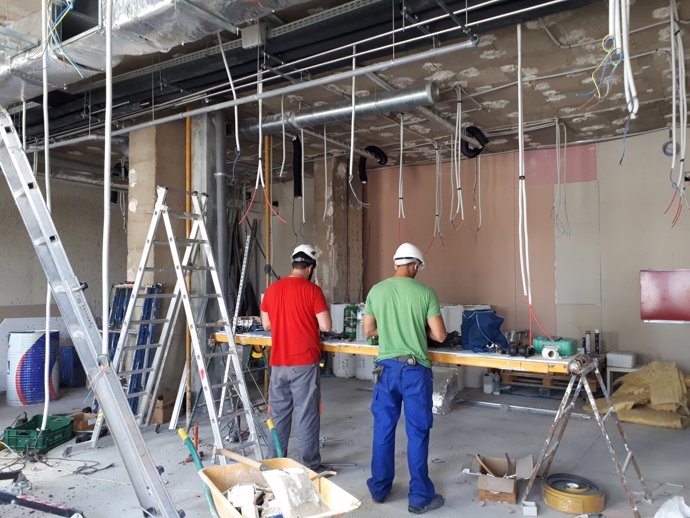 Obras en un quirófano del hospital Infanta Elena de Huelva.