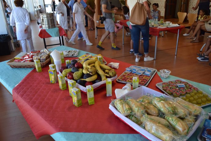 Desayuno en agradecimiento a la llegada de menores saharauis a Sevilla