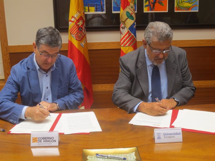 Vicente Guillén y José Antonio Mayoral firman el convenio de colaboración
