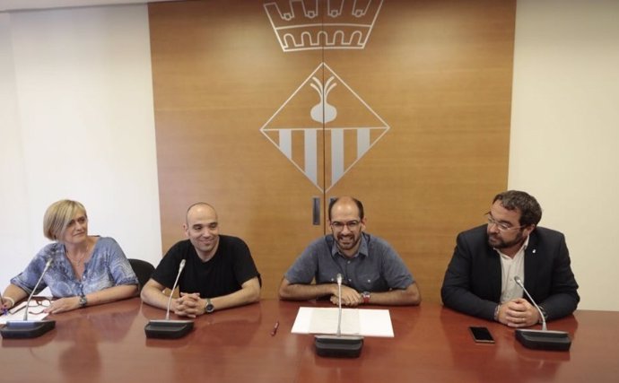 El alcalde de Sabadell M.Serracant (centro) y tres tenientes de alcalde