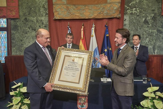 Nombramineto A Pedro Molina Hijo Ilustre De Tenerife