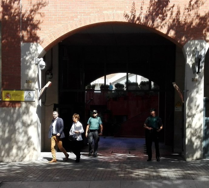 El director de Comunicació del Govern, Jaume Clotet, surt de la Guàrdia Civil