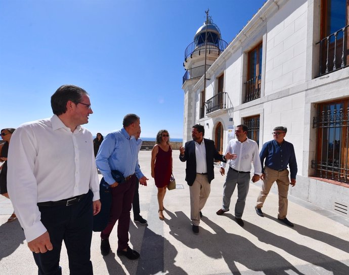 Javier Moliner visita el nuevo faro de Peñíscola 