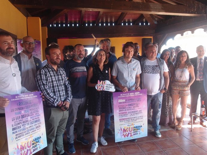 Gamarra y los demás participantes en la presentación del MUWI    