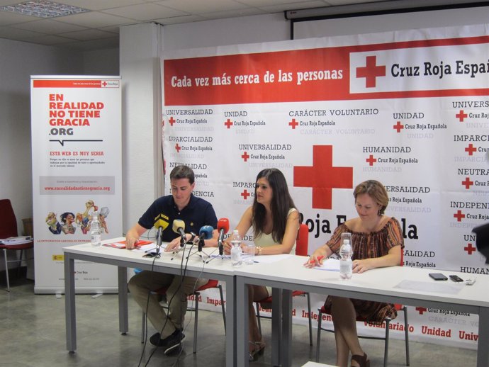 Navarrete, Gómez y Pérez, en la rueda de prensa presentación del estudio     