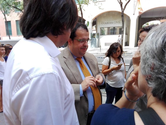 Joan Ignasi Elena atén als mitjans després de declarar 