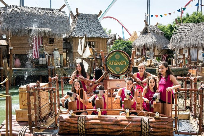 Ona Carbonell visita las instalaciones de PortAventura 