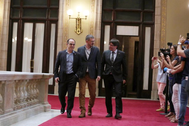 El conseller J.Turull, J.Clotet y C.Puigdemont