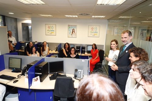 Los Reyes visitan el Servicio Telefónico 016 