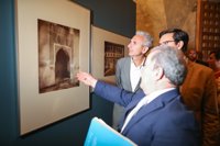 Un exposición muestra a través de la fotografía la Alhambra en su esencia original