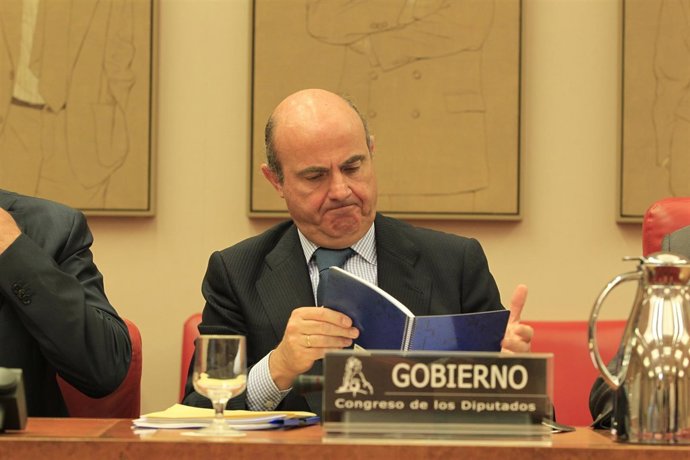 Guindos en una comissió al Congrés