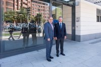 El lehendakari destaca el "alto nivel de resolución" y la "formación" de los profesionales de la atención primaria 