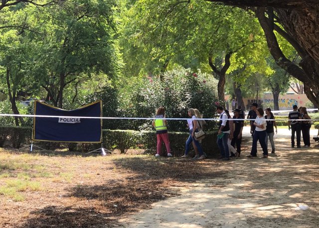 Lugar donde ha aparecido el cuerpo calcinado de una mujer en el Parque Amate