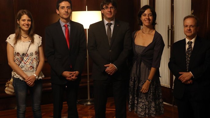 C.Puigdemont amb l'equip de Fragmenta Editorial