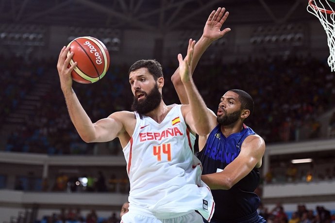 Nikola Mirotic y Batum en el España - Francia