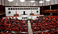 El Parlamento de Turquía cesa a otros dos diputados prokurdos