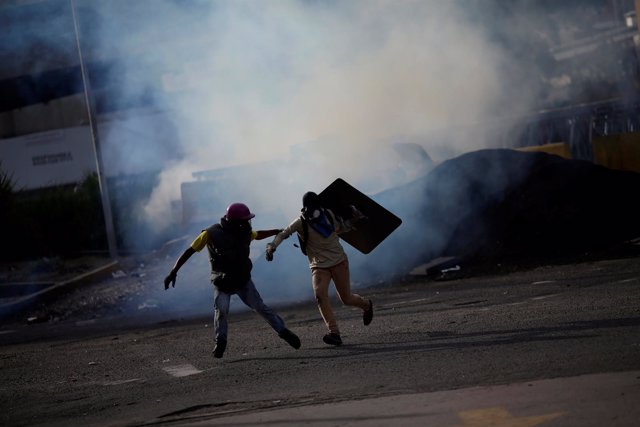 Disturbios durante la huelga opositora en Venezuela.