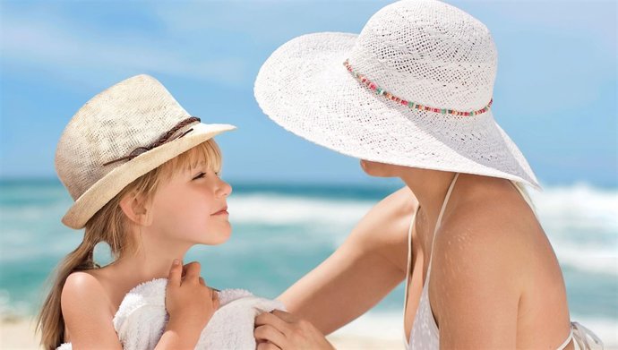 PORTADA AVENE CUÁL ES TU PROTECTOR SOLAR Y CÓMO UTILIZARLO