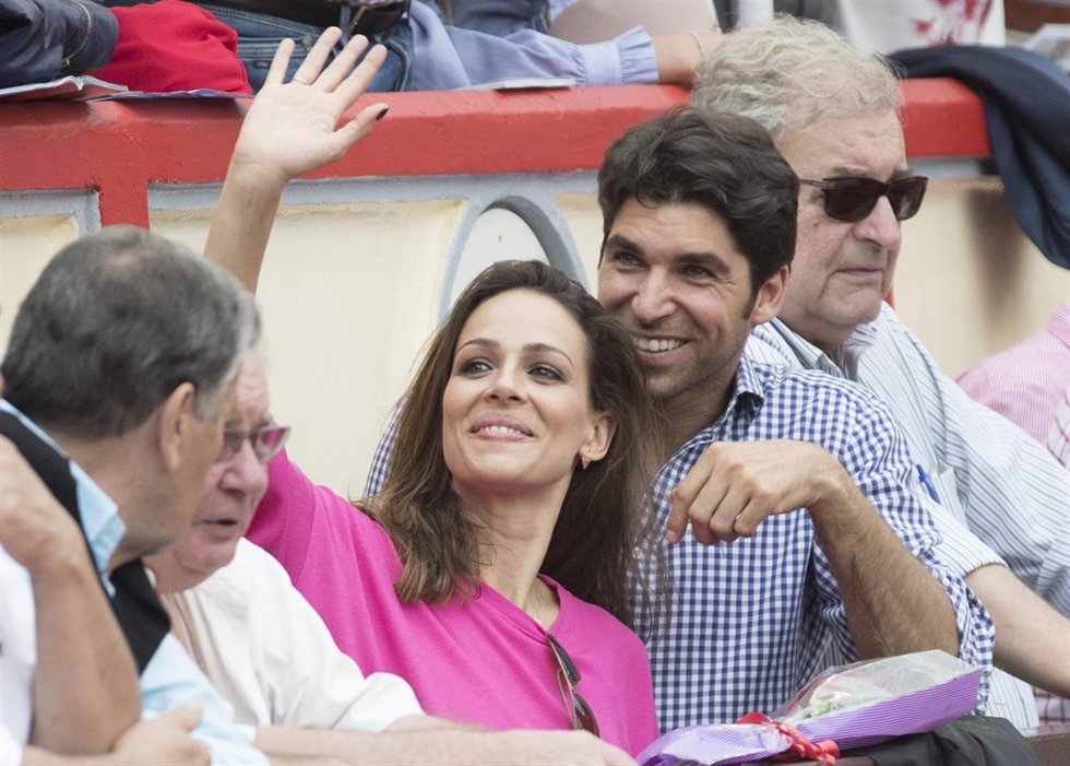 Eva González y Cayetano Rivera disfrutan de una tarde de toros