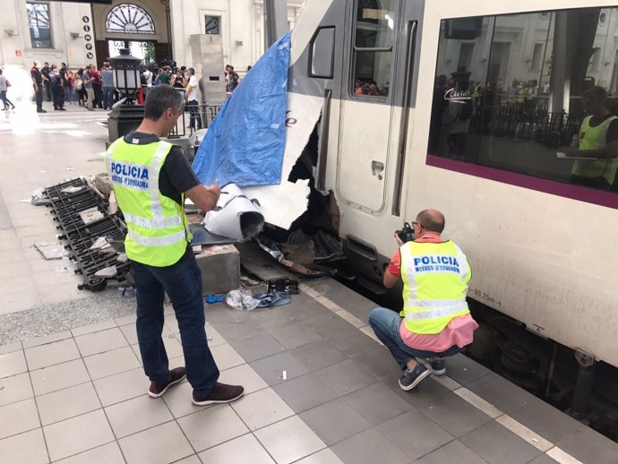 Tren accidentado en la estación de França de Barcelona