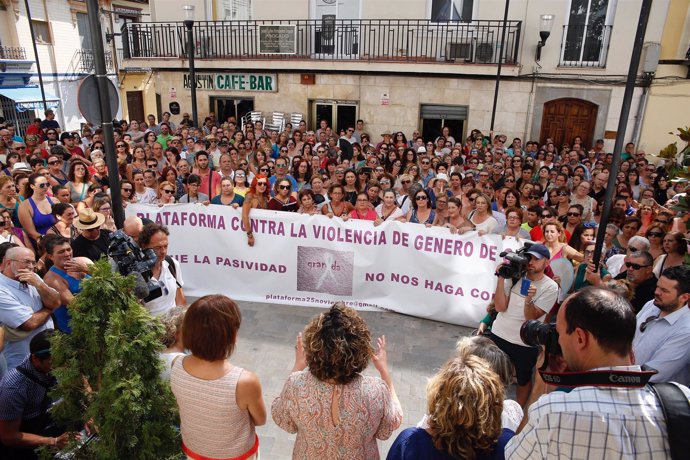 Concentración por el caso de la madre maltratada de Maracena (Granada)