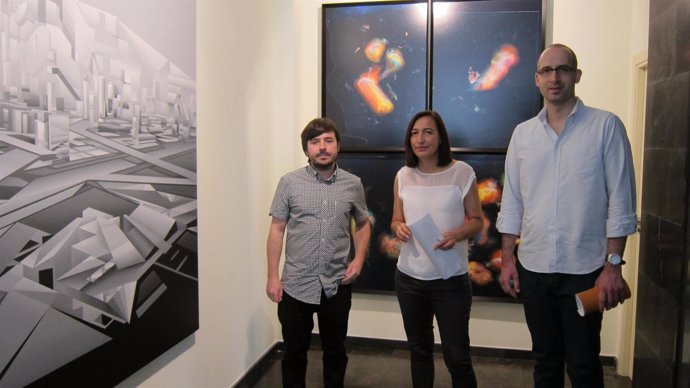 Fernando Romero, Cristina Palacín y Alejandro Azón, con las obras ganadoras